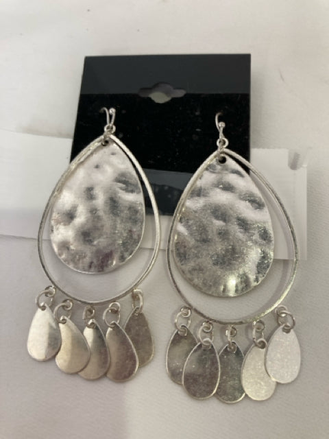 Metal Silver Teardrop Earrings