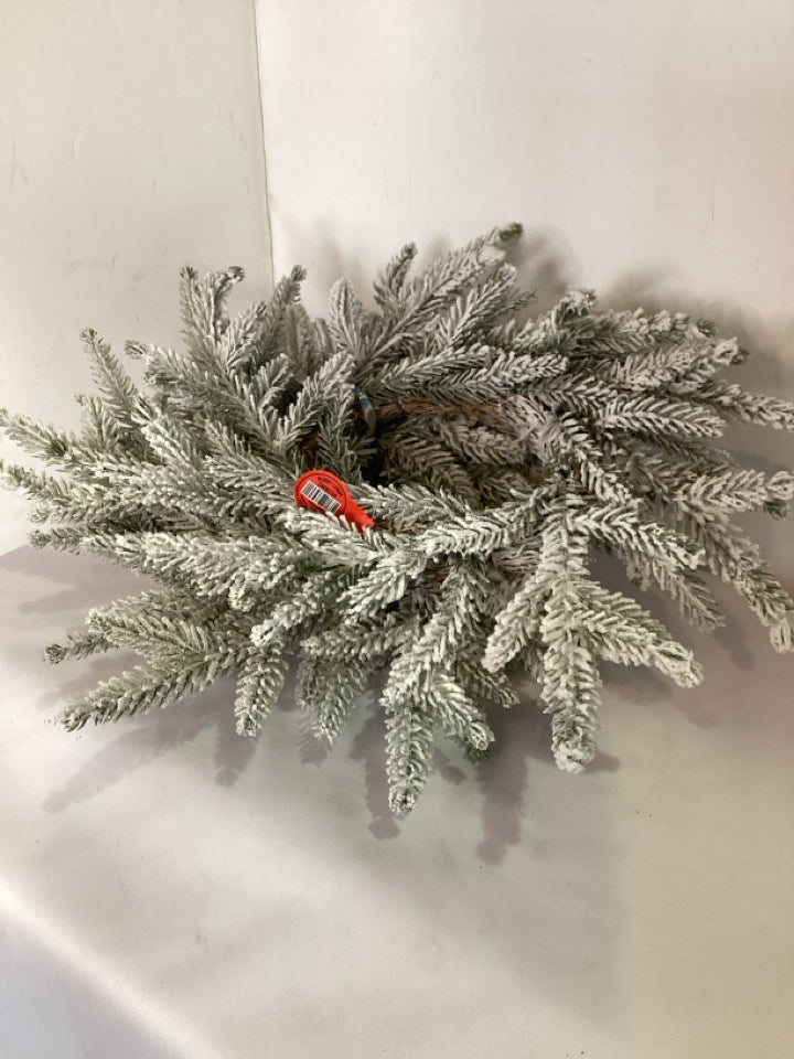 Wreath White Plastic Set of 3 Holiday Item