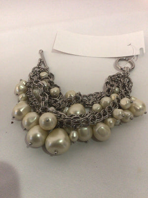 Metal Silver/White Pearls Bracelet