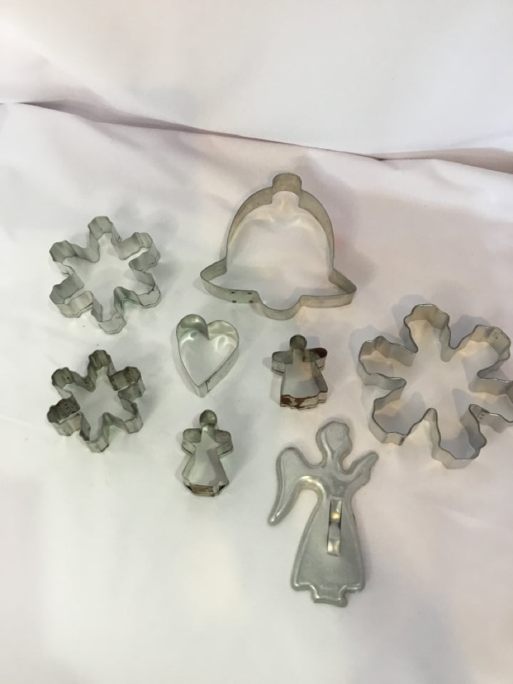 Vintage Cookie Cutters Metal Set of 7 Holiday Item