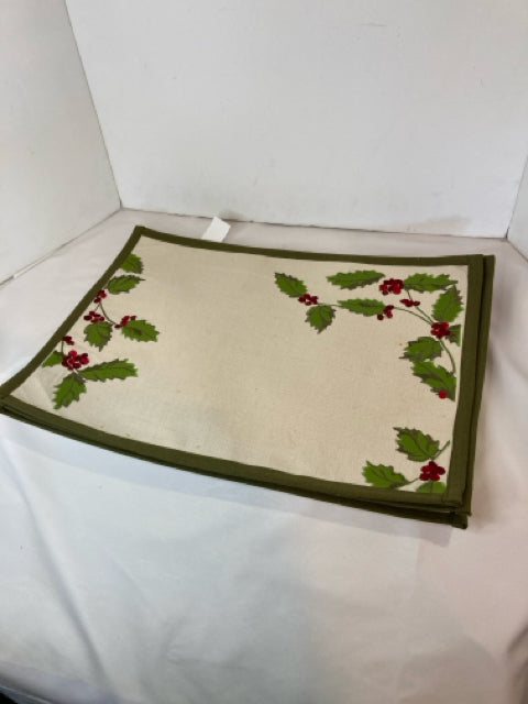 Christmas White/Green Cotton Placemats Set of 4 Holiday Item