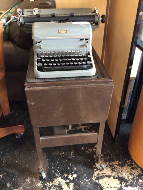 Royal Vintage On Wheels Black/Gray Metal On Base Typewriter