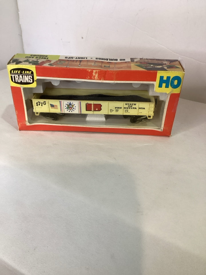 Vintage Yellow/White Plastic Train/Accessories