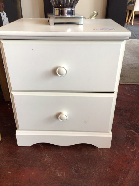 2 Drawers White Nightstand