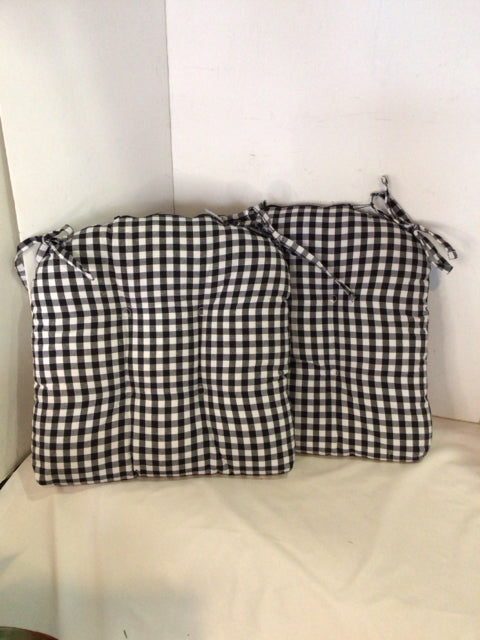 Pair Black/White Checked Cushion Set