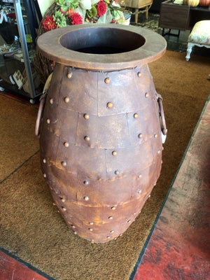 Indoor/outdoor Rust Wrought Iron Vase