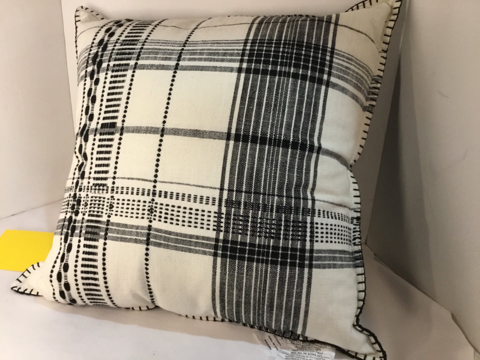 Black/White Cotton Pillow