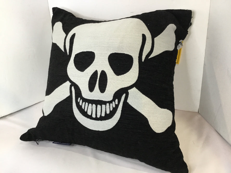 425 South Pillow Black/White Skull Holiday Item