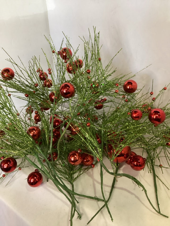 Pick Green Sparkle Set of 14 Holiday Item
