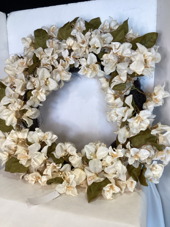 Kirkland's White Floral Wreath