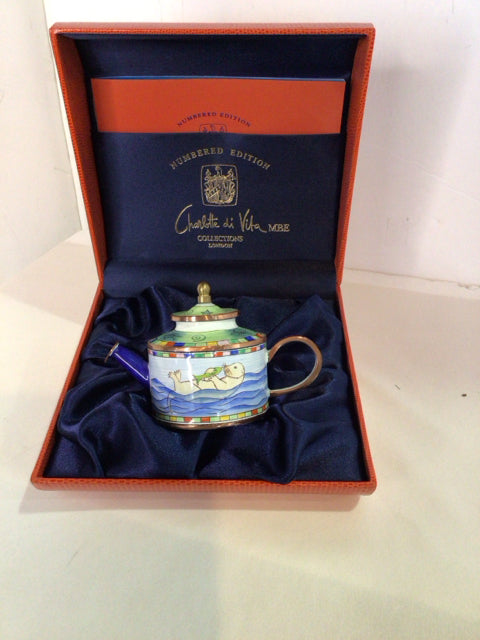 Charlotte di Vita White/Blue Enamel Sea Otter Tea Pot