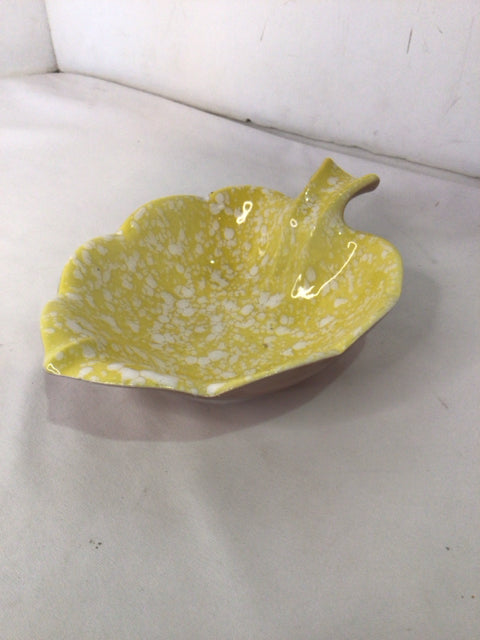 Yellow/White Ceramic Leaf Bowl