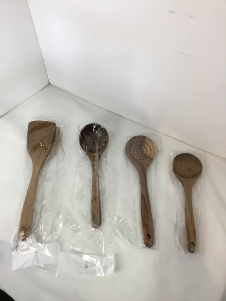 5 Piece Set Natural Wood Silverware