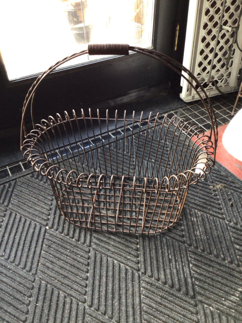 Outdoor/Outside Rust Metal Handle Basket