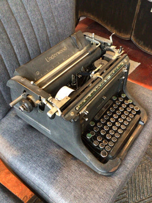 Underwood Vintage Black Metal Typewriter