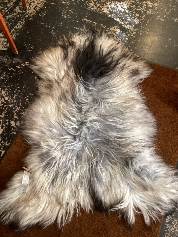 Throw Fur Black/White Rug