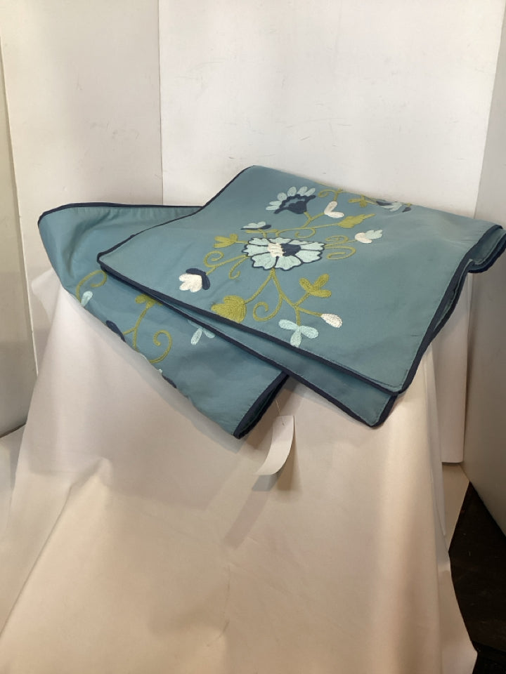 Inspired Treasures Blue/White Crewel Floral Table Runner