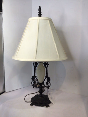 Black/White Metal Lamp