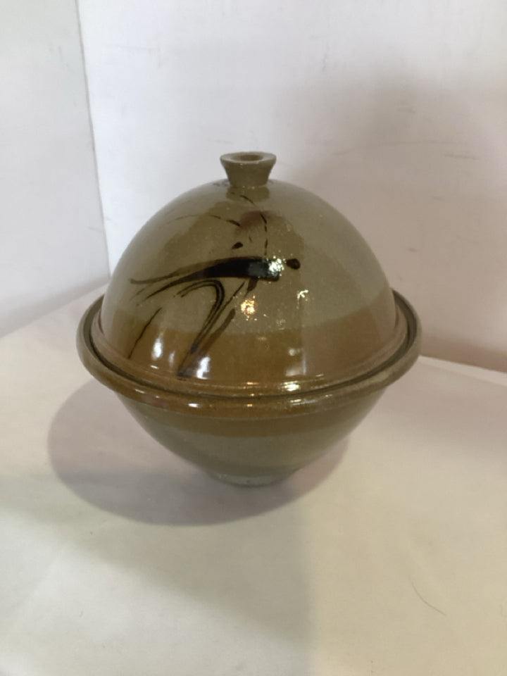 Lidded Beige Pottery Bowl