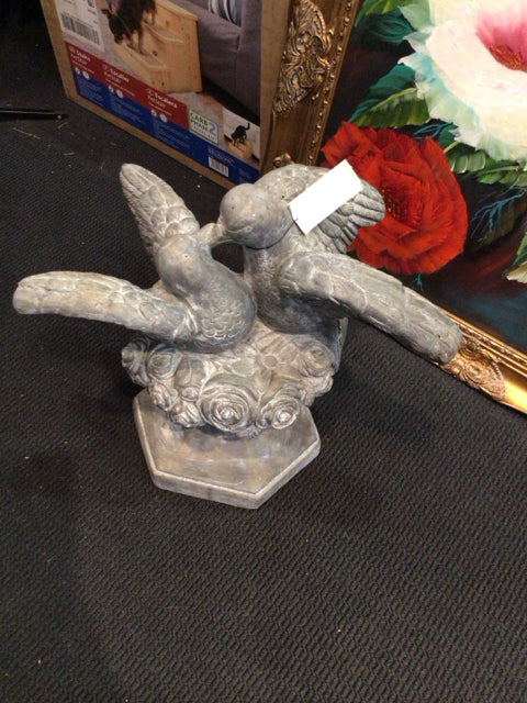 Gray Concrete Love Birds Dove Statue