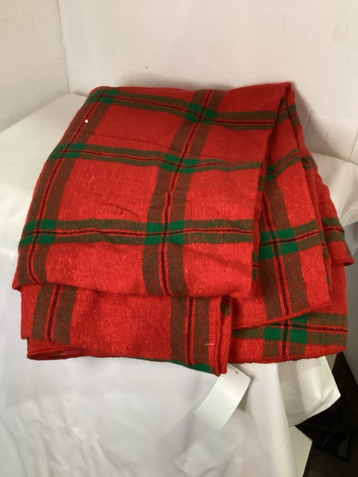 Table Cloth Red Plaid Oval Holiday Item