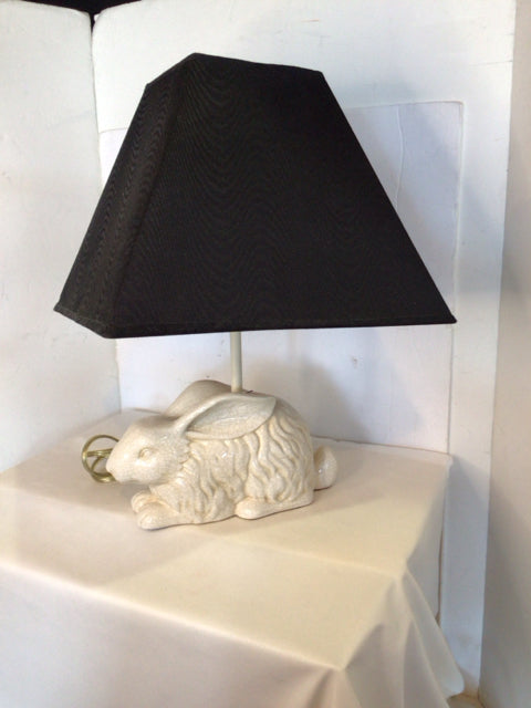 Black/White Ceramic Bunny Crackle Lamp