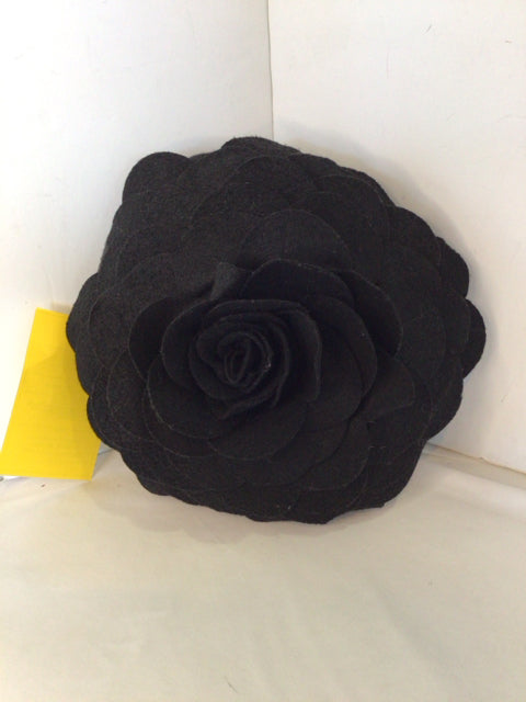 Black Felt Flower Round Pillow
