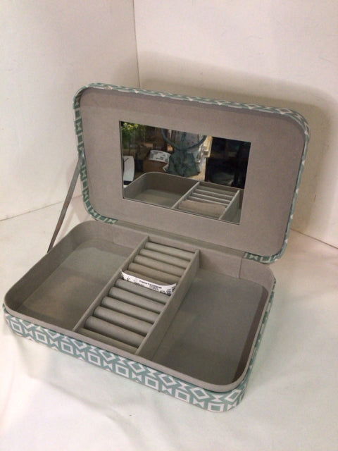 Gray/White Cloth Jewelry Box