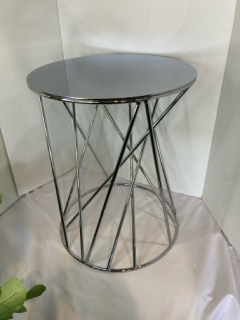 Metal Criss Cross Silver Table