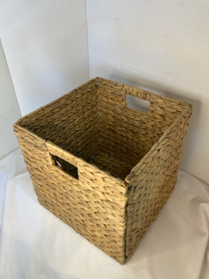 Collapsible Natural Seagrass Basket