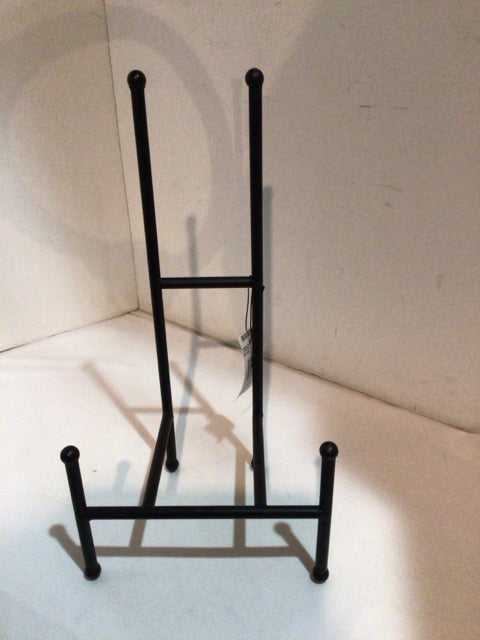 Black Metal Plate Stand