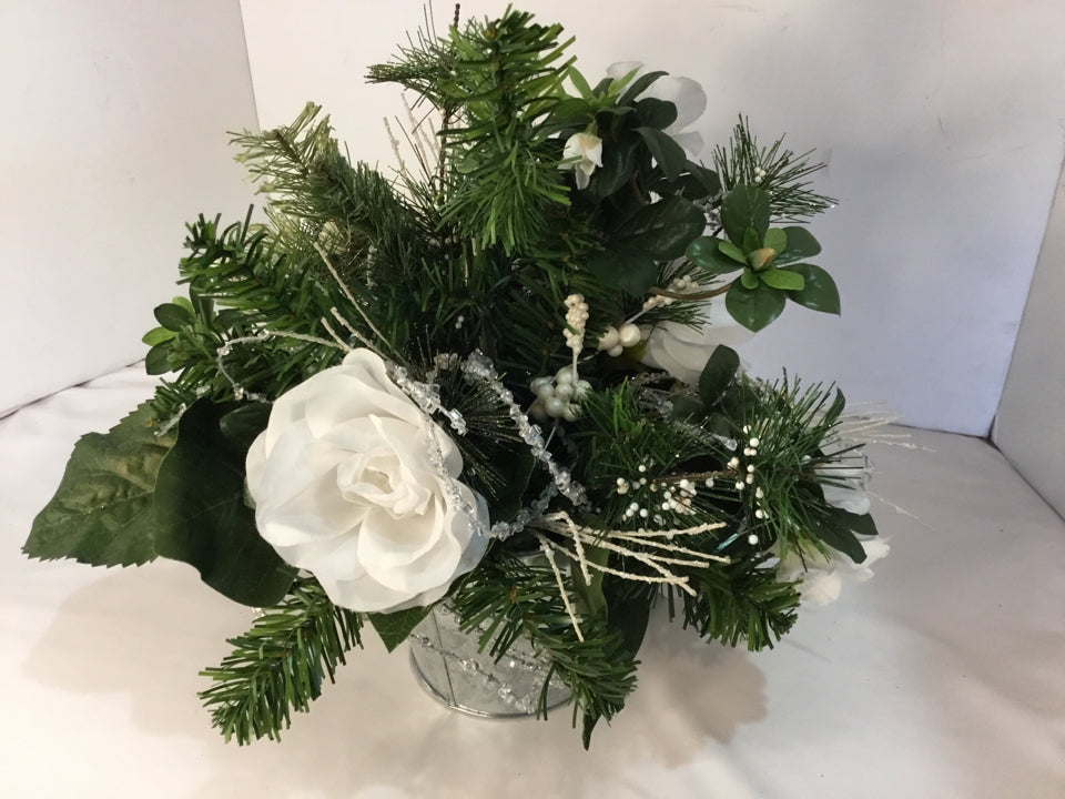 Centerpiece Green/White Flower Holiday Item