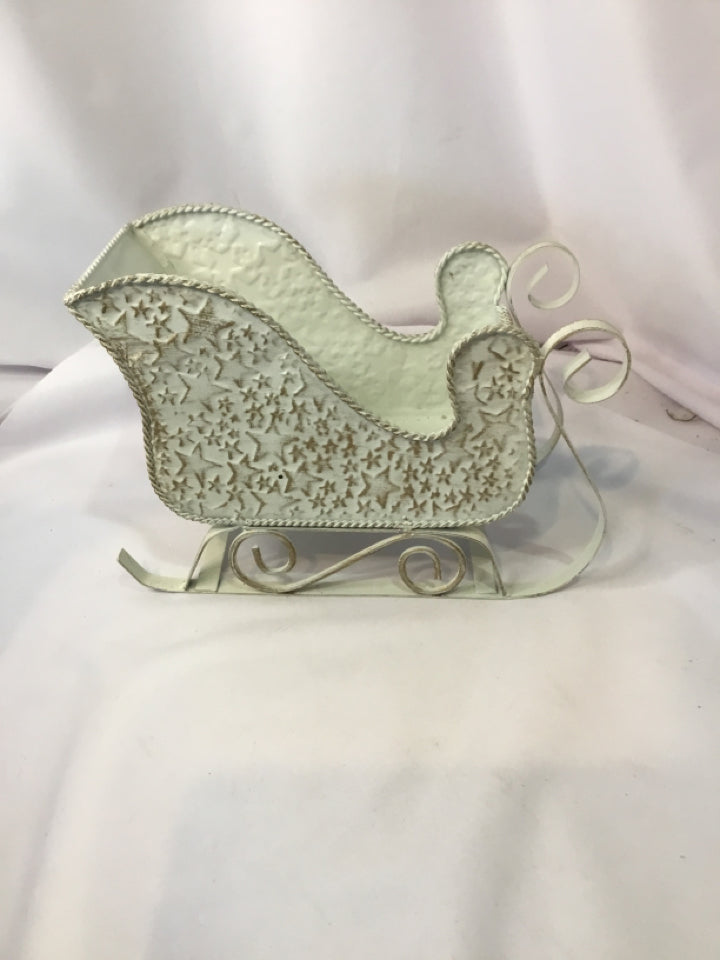 Table Top White/Multi Metal Sleigh Presents Holiday Item