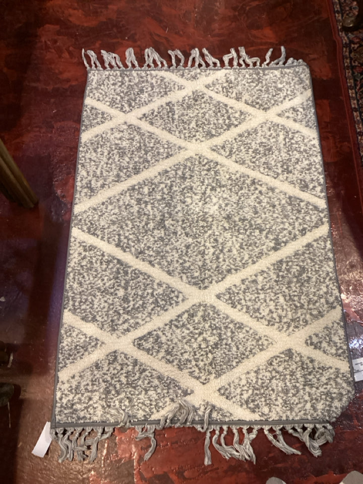 MainStay Shag White/Gray Rug