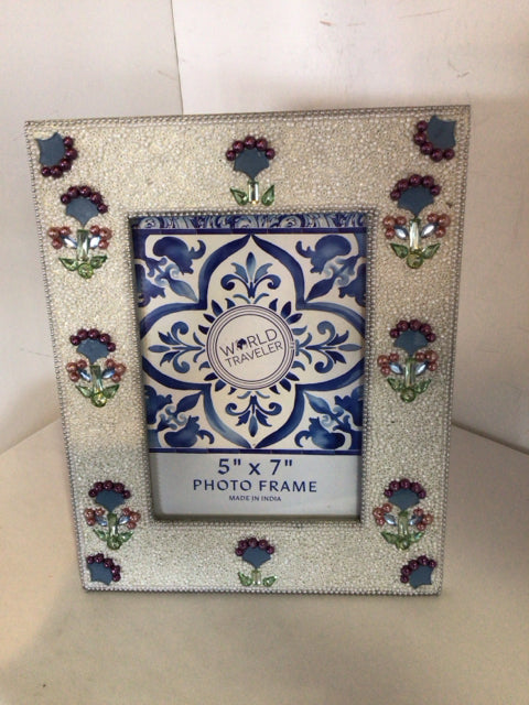 White Beaded Floral 5 x 7 Frame