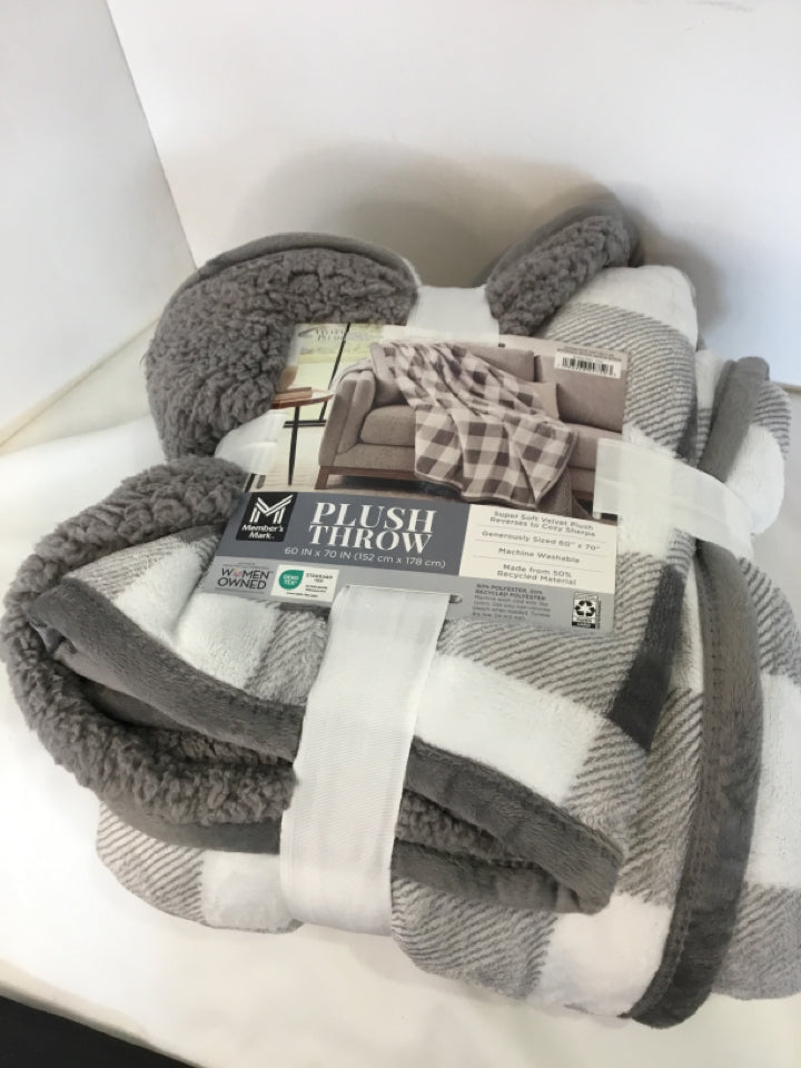 NEW Gray/White Velour Plaid Blanket
