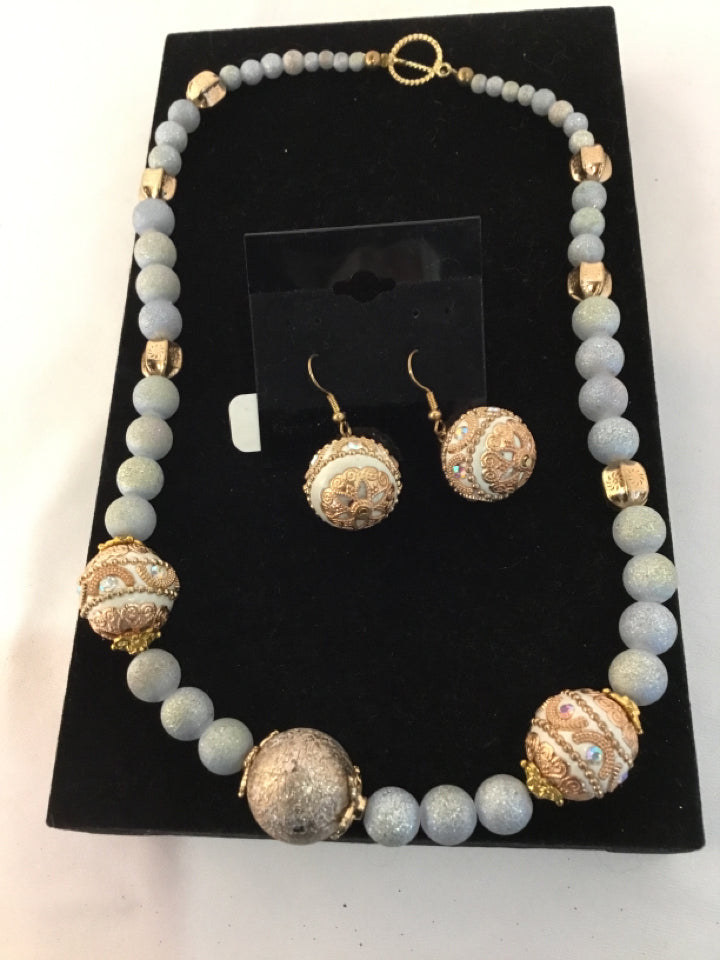 White/Silver w/Earrings Necklace Set