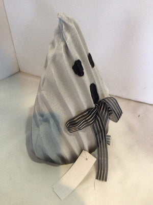 Halloween White Metal Ghost Holiday Item