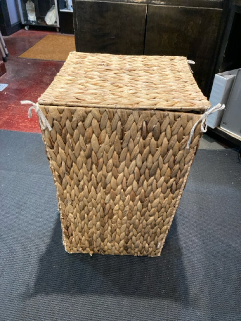 Natural Seagrass Lidded Hamper
