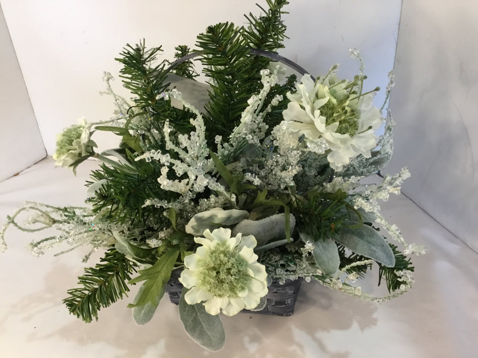 Centerpiece Green/White Flower Holiday Item
