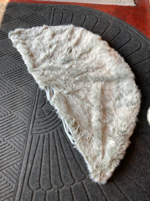 Wondershop Tree Skirt Silver/Gray Faux Fur Holiday Item