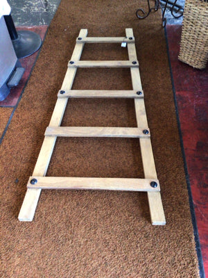 Blanket Brown Wood Ladder