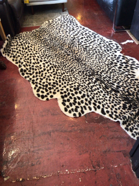 Faux Fur Leopard Black/White Rug