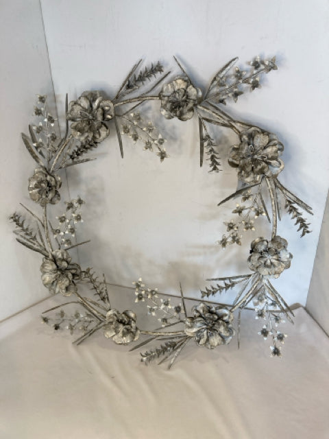 HDesign Silver Metal Floral Wreath