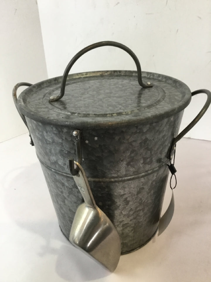 Galvanized Lidded Bucket