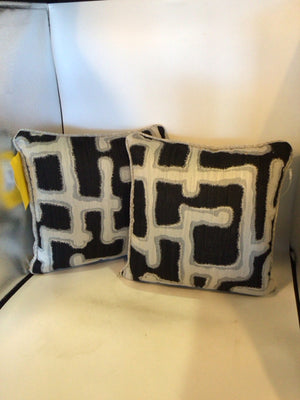 Black/Cream Geometric New Pillow Set