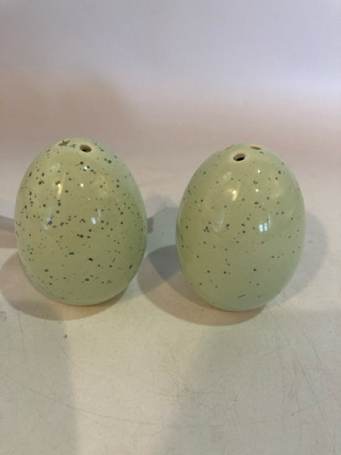 Easter Green Ceramic Egg Salt & Pepper
