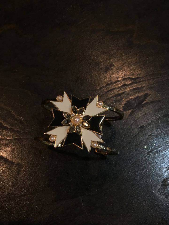 Enamel Black/White Star Bracelet