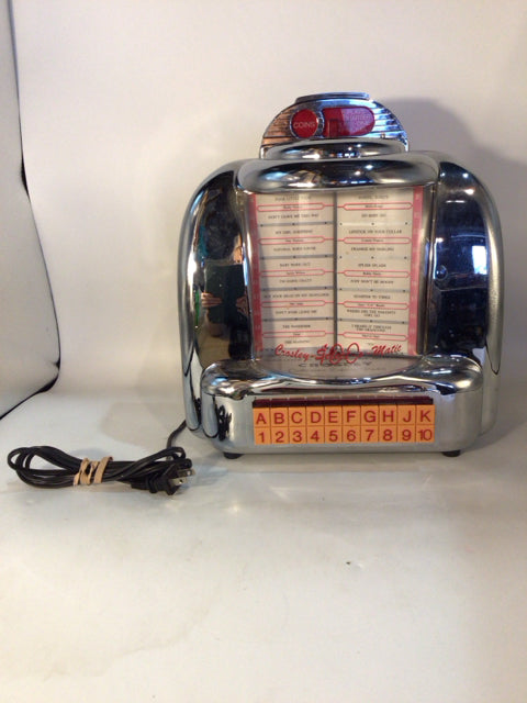 Crosley Vintage Silver Plastic Radio