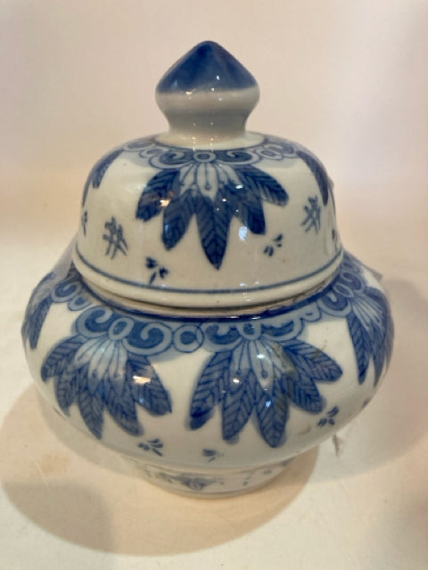 Blue/White Porcelain Lidded Candle Holder